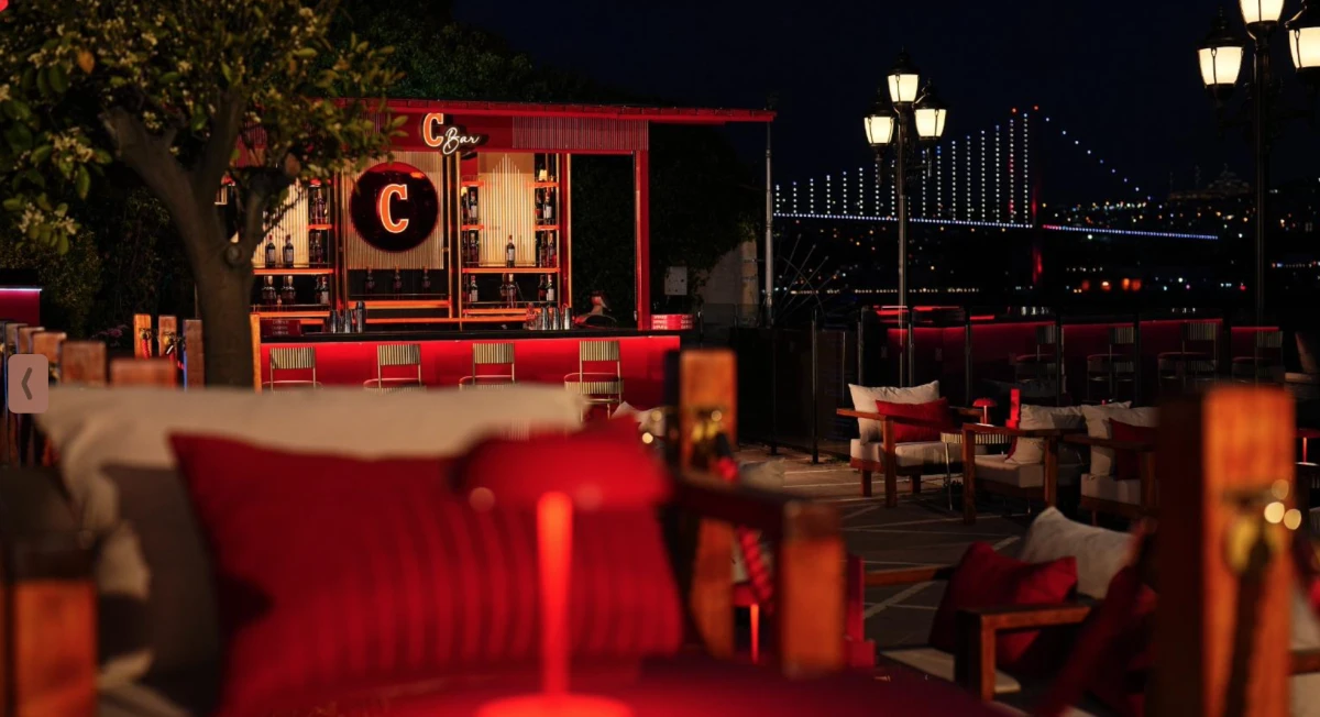 Çırağan Palace Kempinski İstanbul’un yazlık mekânlardan C BAR açıldı  