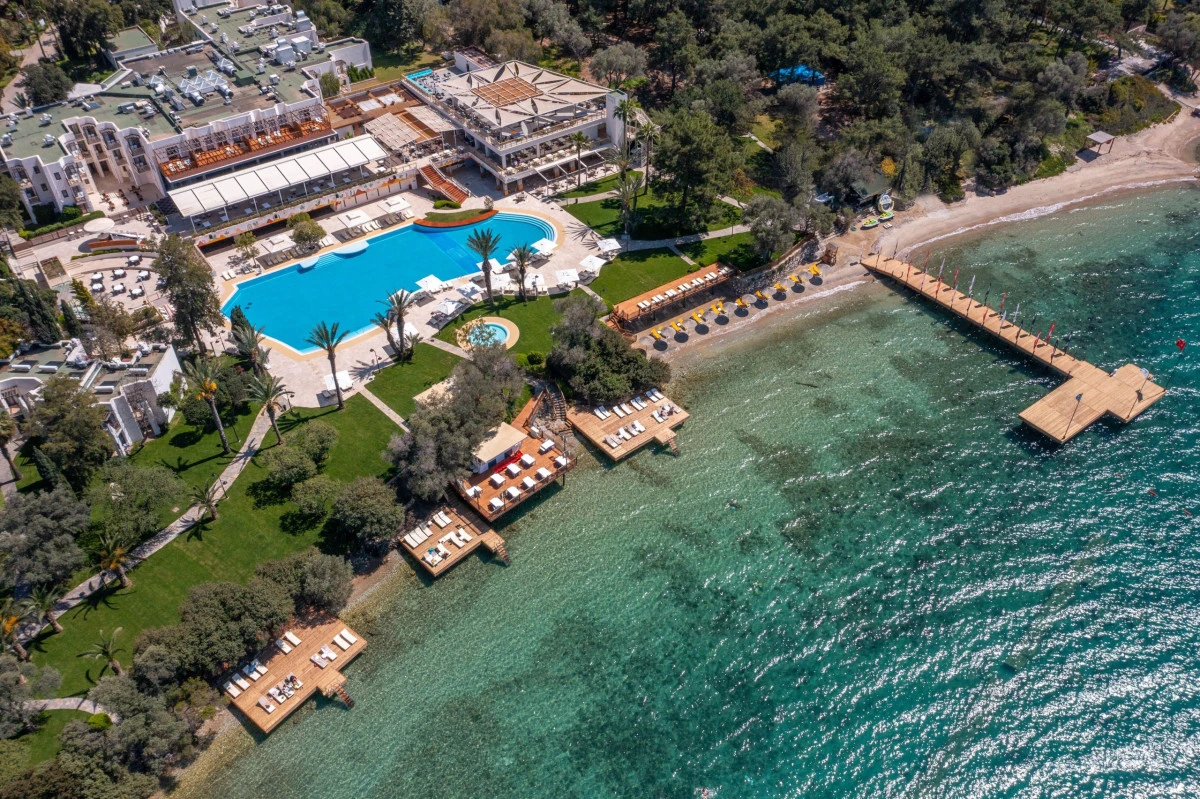 DoubleTree by Hilton Bodrum Dünya Yoga Günü'nde Yağmur Derebağ ile Yoga 