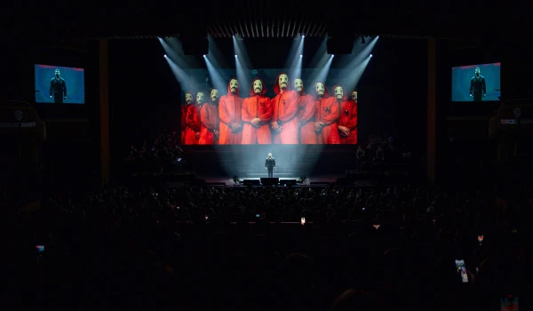 Emre Altuğ &ldquo;Bir Pop Masalı&rdquo; ile 14 Mayıs&rsquo;ta Zorlu PSM&rsquo;de              