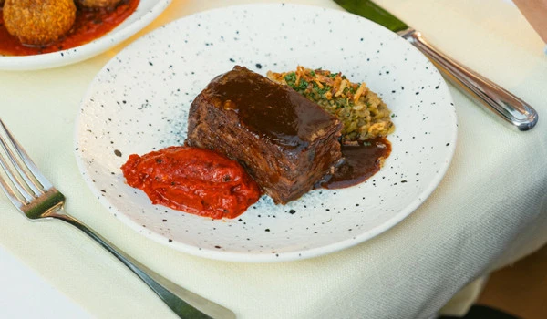 Grasidi Gastro Garden&rsquo;dan Yenilenen Men&uuml;s&uuml;yle Ege ve Akdeniz Esintisi 