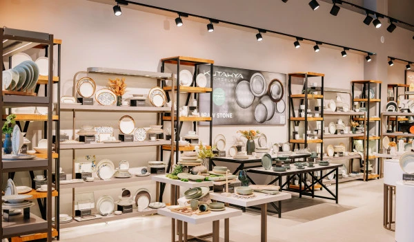 K&uuml;tahya Porselen, T&uuml;rkiye&rsquo;de HoReCa sekt&ouml;r&uuml;ne y&ouml;nelik showroom sayısını Bodrum ile 5&rsquo;e &ccedil;ıkardı!