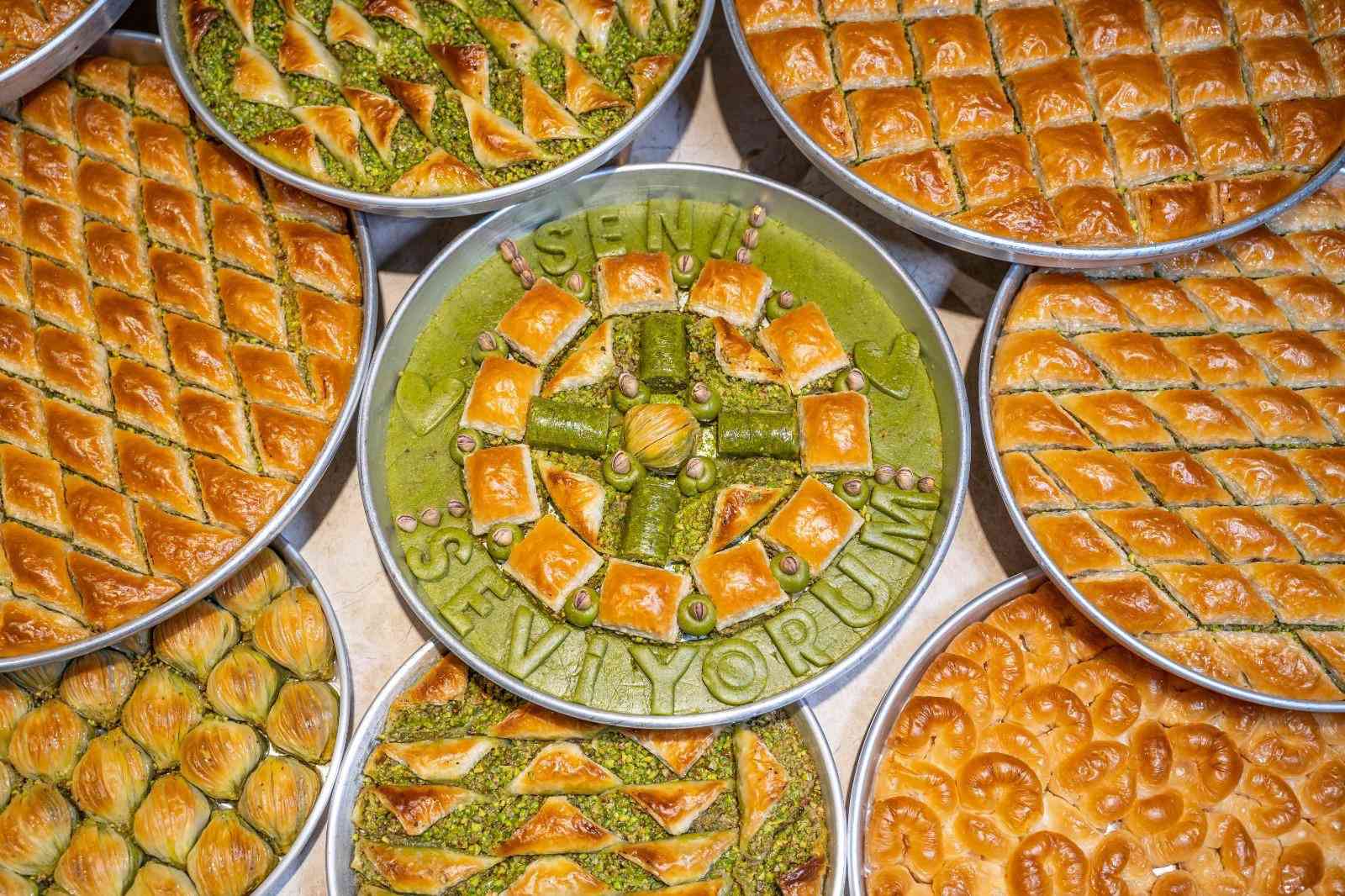 Yabancılar, Gaziantep K&uuml;şleme Kebaphan baklavasını &ccedil;ok sevdi 