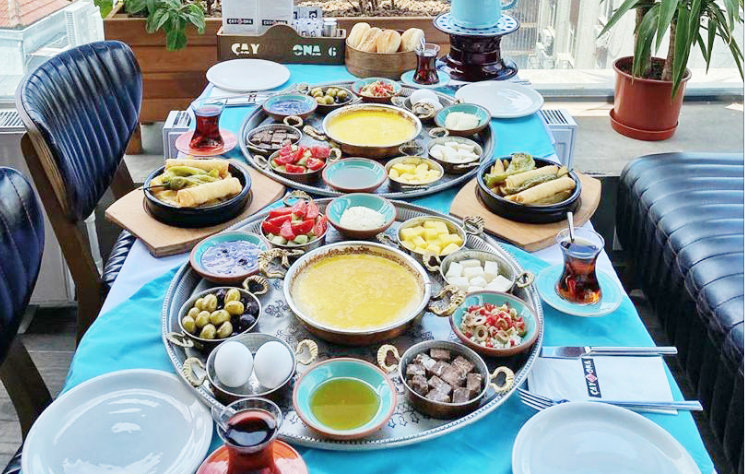 Çayona Cafe Restoran yöresel lezzetleriyle fark yaratıyor