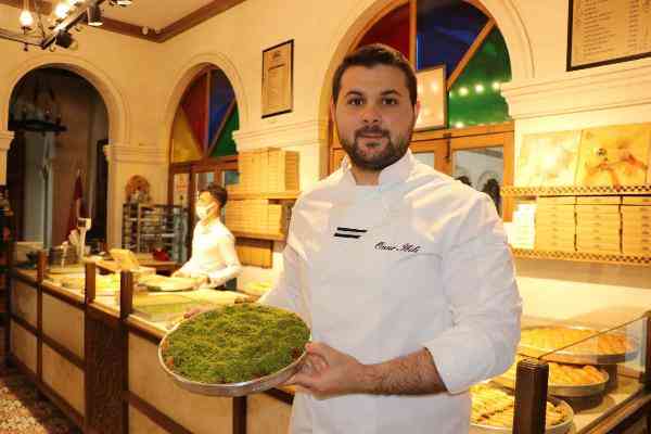 Gaziantep &uuml;nl&uuml; tatlısı Onur İbili&rsquo;den Ramazan tercihi susatmayan baklava!