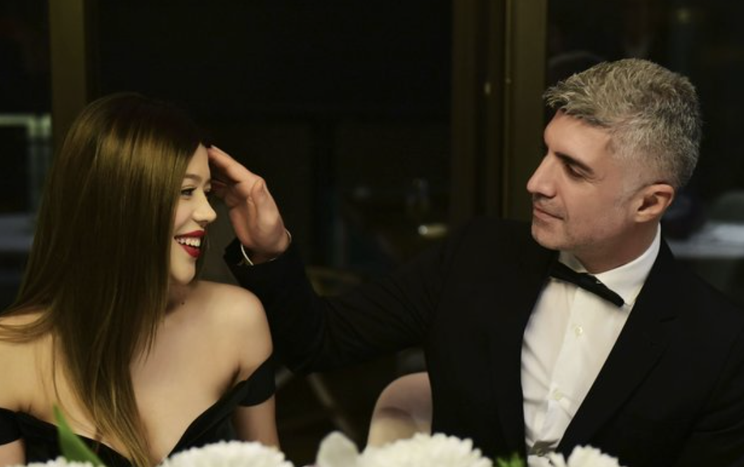 Özcan Deniz'e eski eşi Feyza Aktan'dan tokat! Kıyafetlerini parçaladı...
