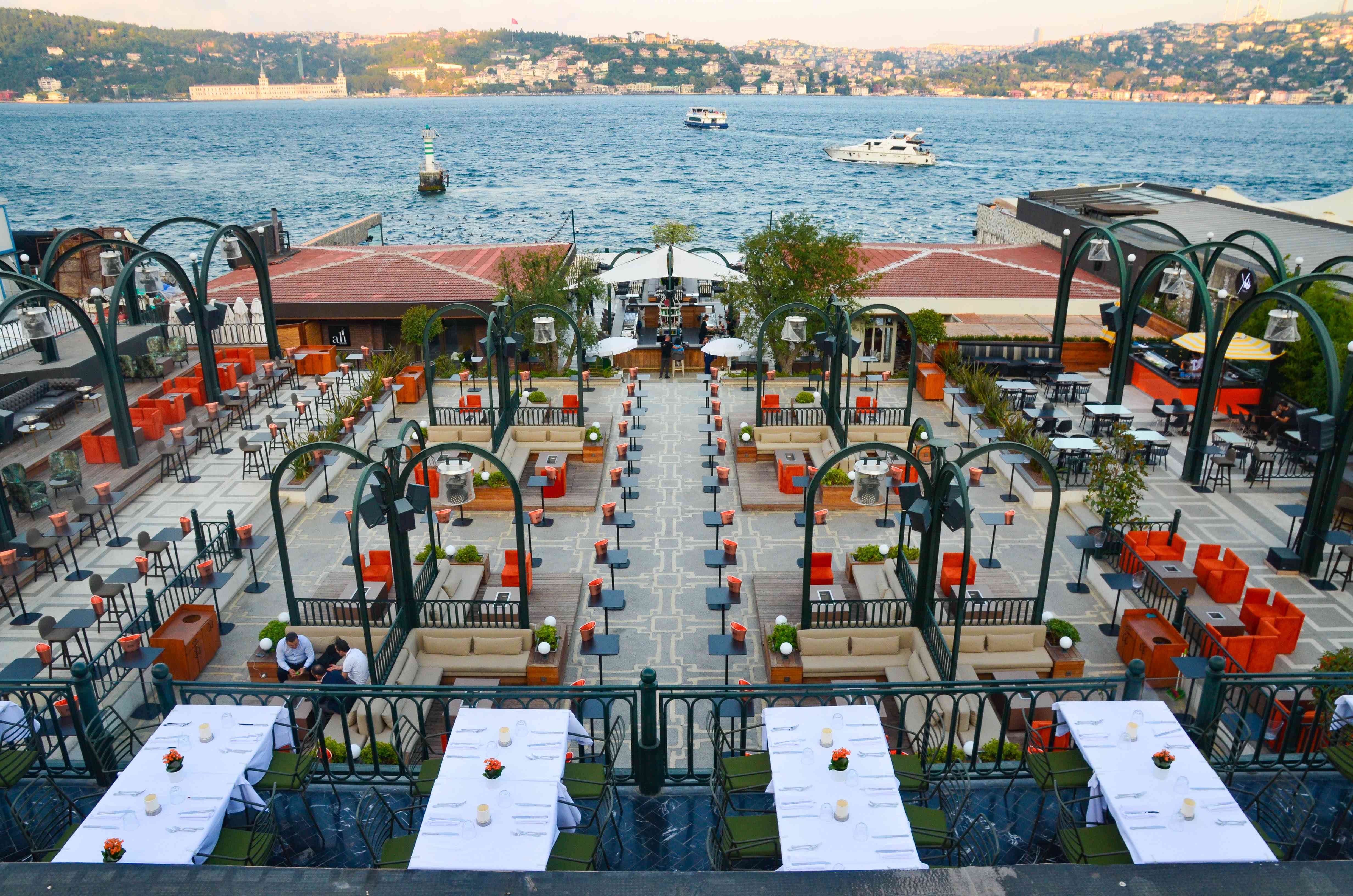 Her mevsimin vazge&ccedil;ilmezi Oligark İstanbul!