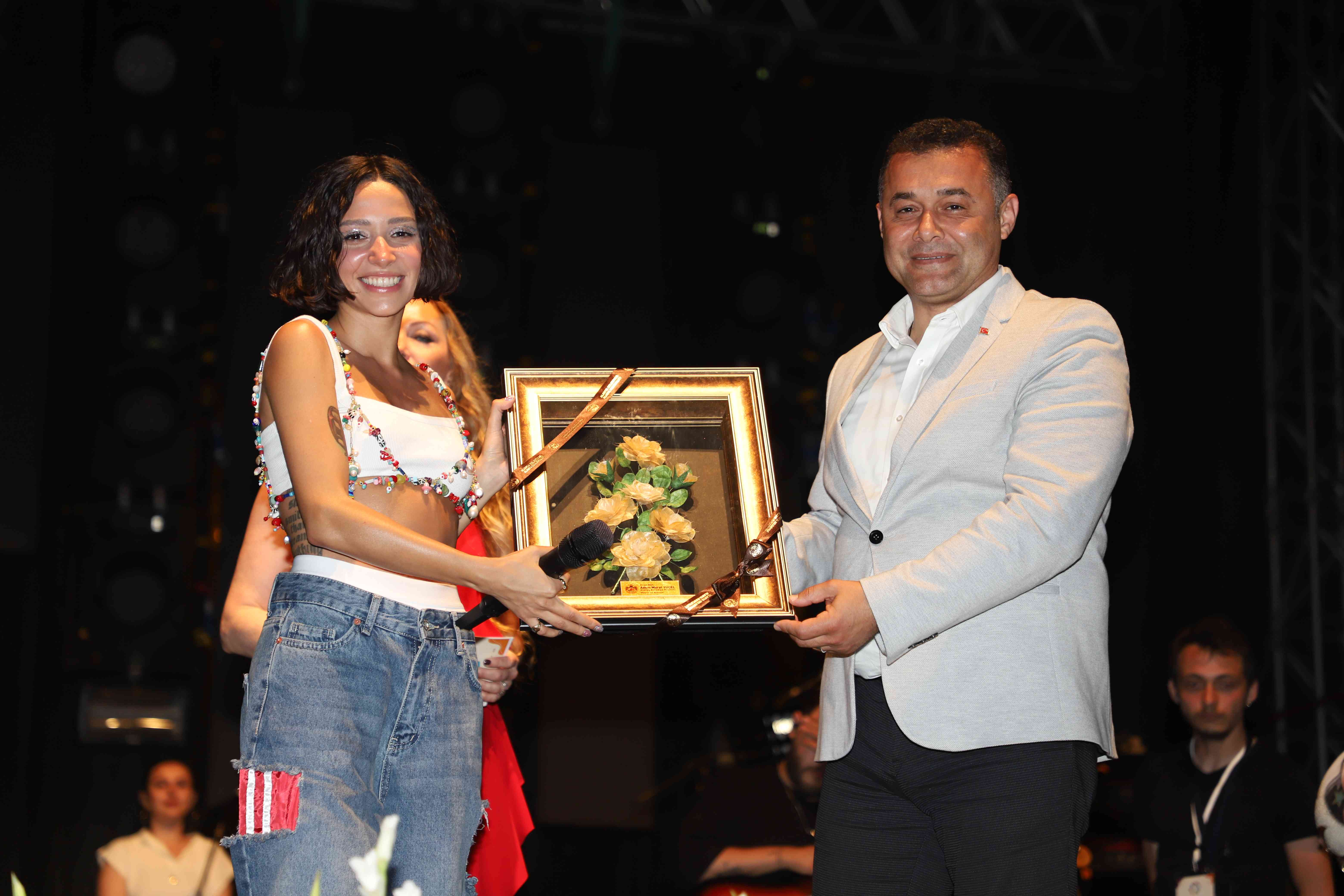 Alanya'da Zeynep Bastık rüzgarı esti