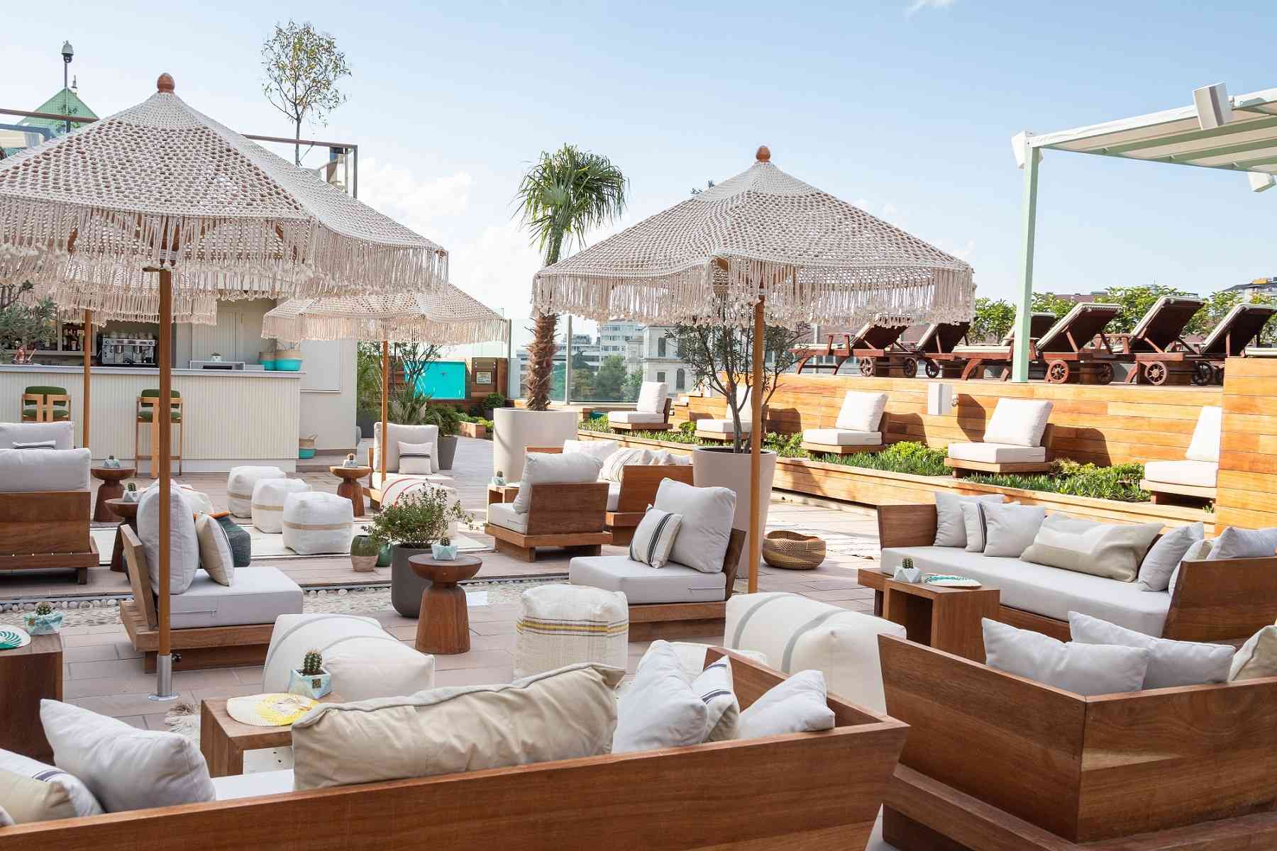 Kahve severler The Roof at The Ritz-Carlton buluşuyor.