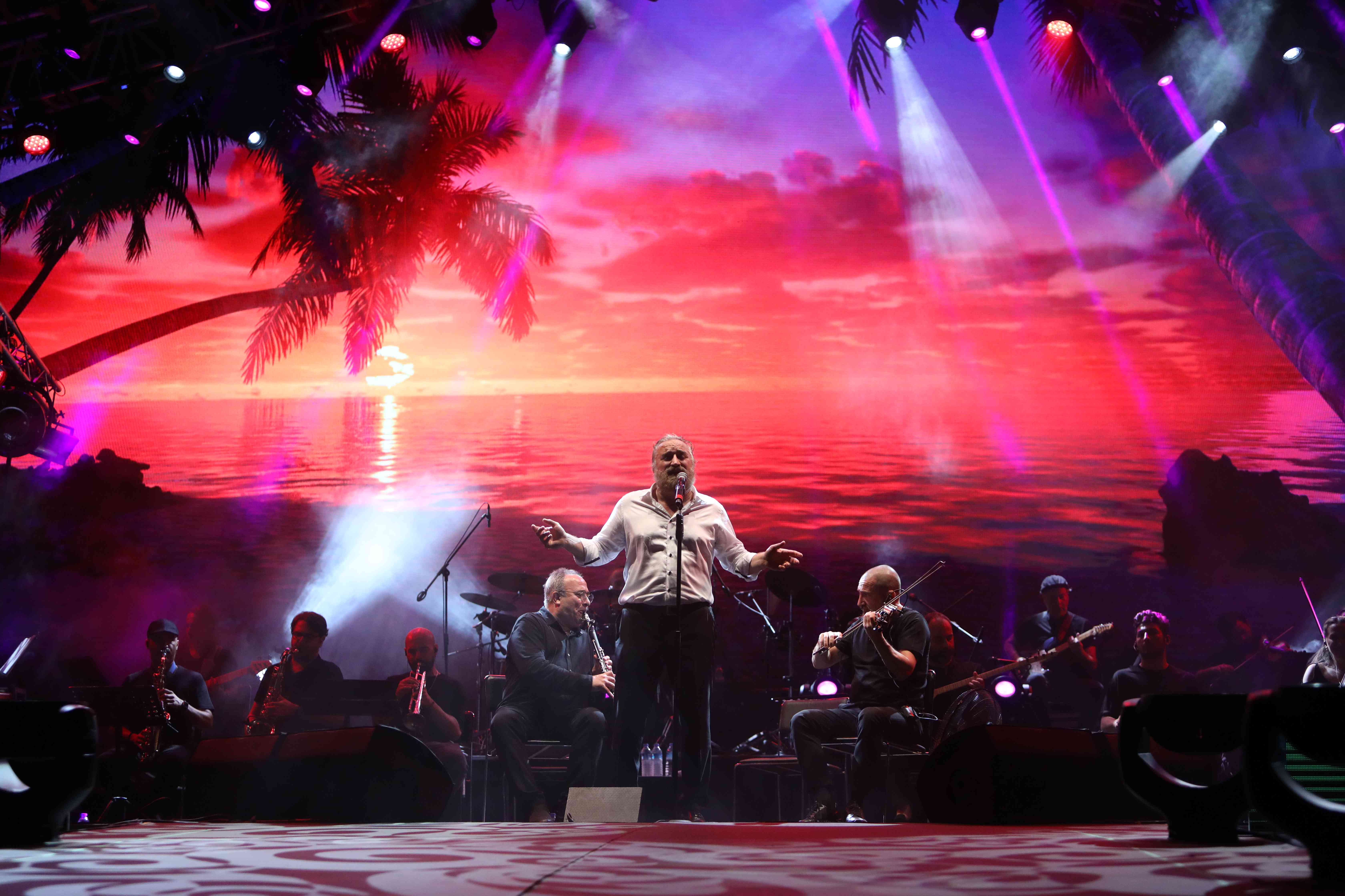 İstanbul Festivalinde Volkan Konak sevenleri ile buluştu 