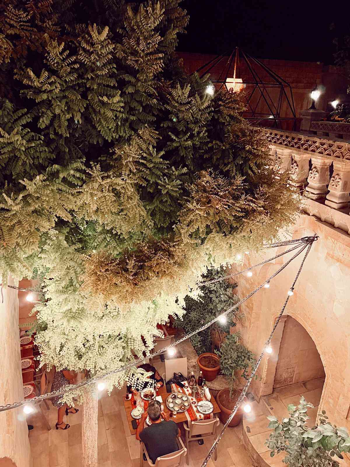 Mardin Sokaklarinda Büyüleyici Bir Aksam Yemeği.