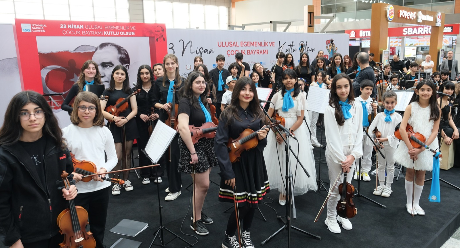 Adalar &Ccedil;ocuk ve Gen&ccedil;lik Orkestrası Sabiha G&ouml;k&ccedil;en Havalimanı&rsquo;nda konser verdi