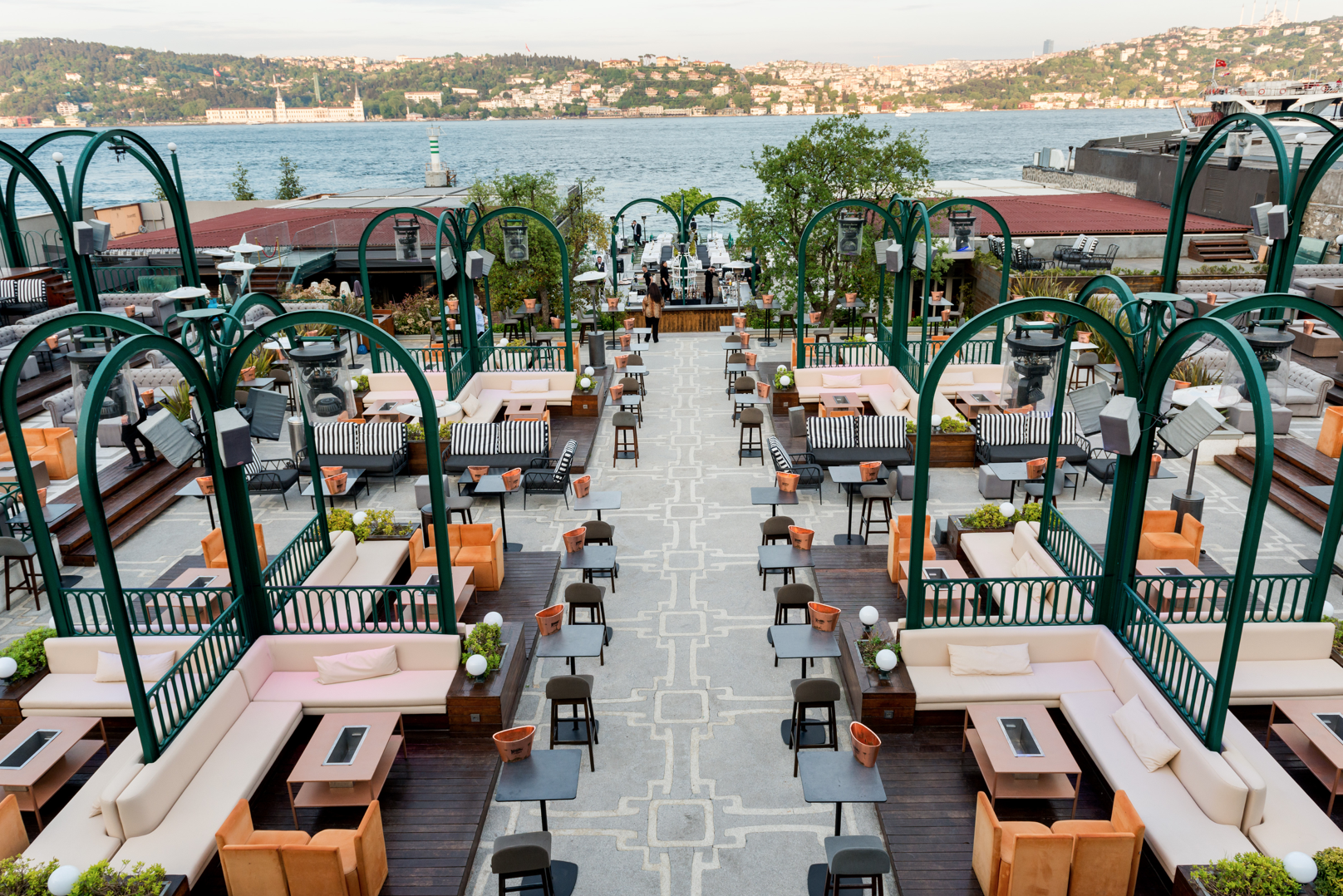 Boğaz manzarası ve şık atmosferi ile Oligark İstanbul