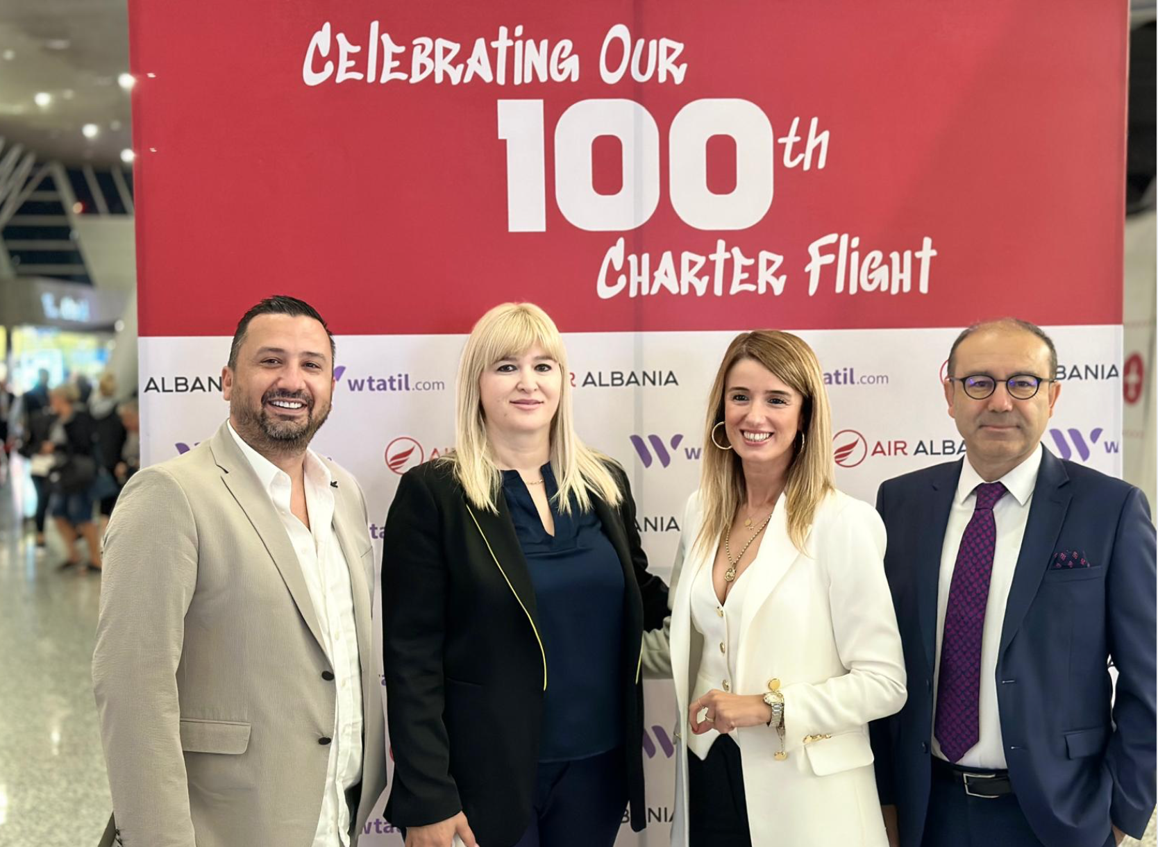 Türkiye’den 100. charter uçuşa Tiran’da kutlama