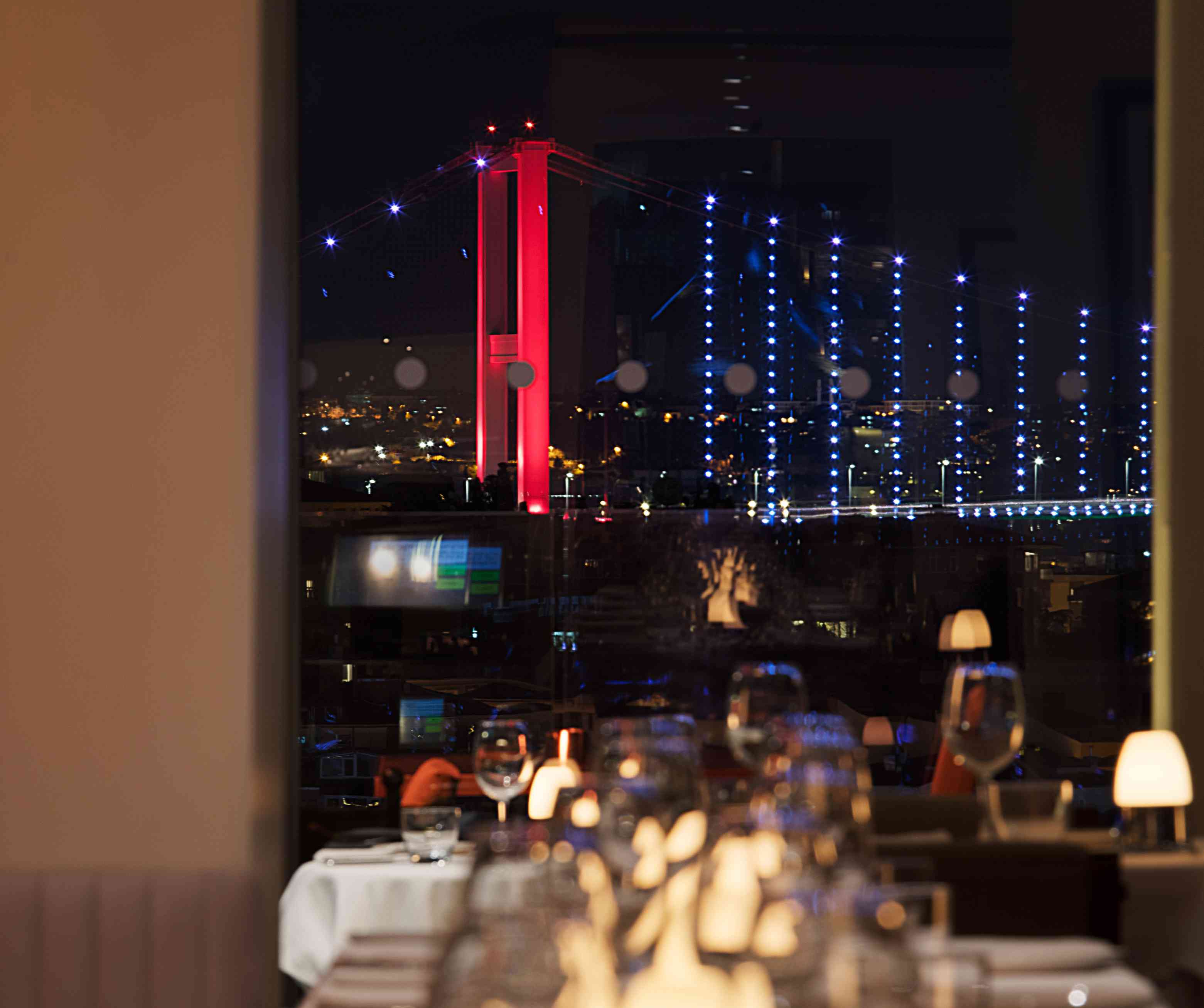 Vogue Restaurant yenilenene y&uuml;z&uuml; ile misafirlerini ağırlıyor!