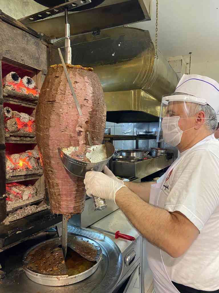 Kebapçı İskender Yavuz İskenderoğlu eşsiz lezzetiyle kapılarını açtı...