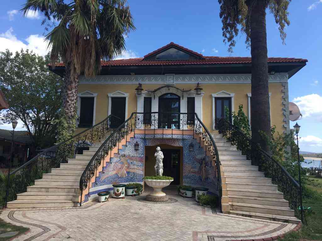 Villa Polikne
