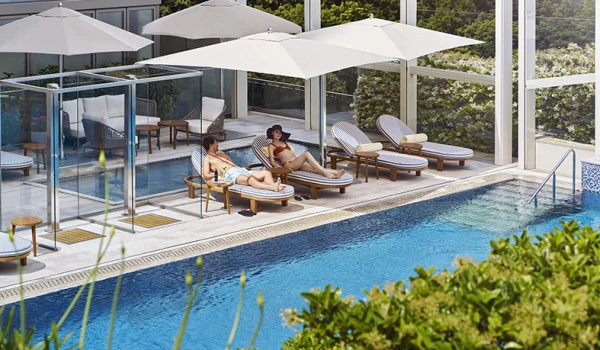 Raffles İstanbul&rsquo;un A&ccedil;ık Havuzu Lounge6 Yenilenen Y&uuml;z&uuml;yle A&ccedil;ıldı      