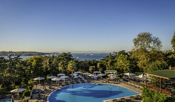 Şehrin kalbinde yaz molası: Swiss&ocirc;tel The Bosphorus'ta havuz keyfi    