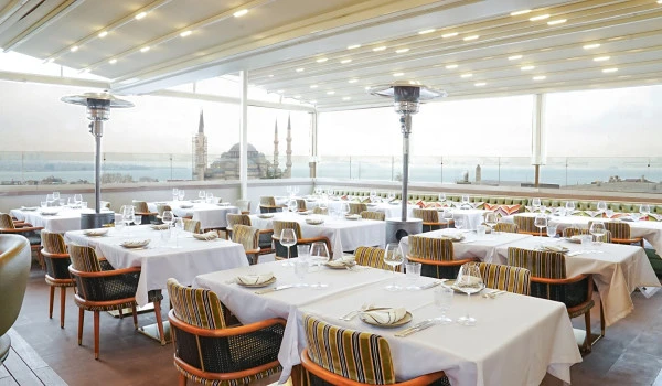 Sentez Restaurant&rsquo;tan Sevgililer G&uuml;n&uuml;&rsquo;ne &ouml;zel Gastronomik deneyim     