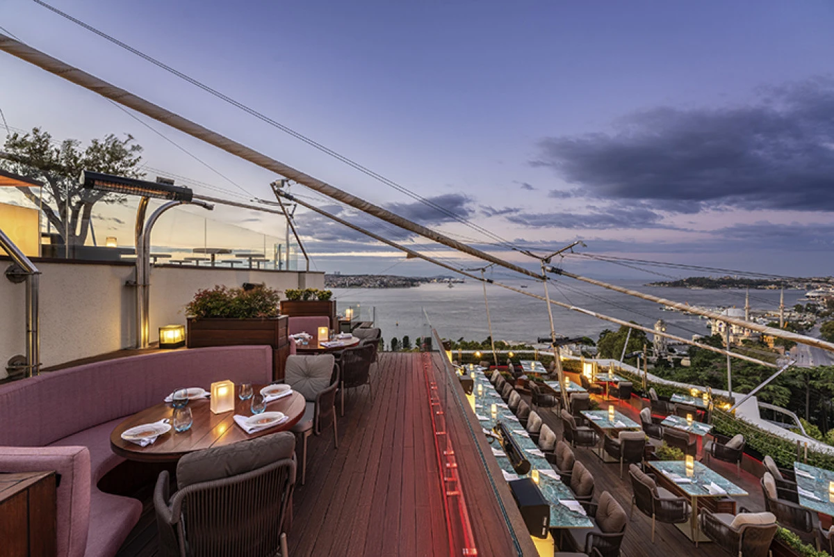 Swissôtel The Bosphorus'un ikonik dünyası 16 Çatı, yaz dönemi başlıyor