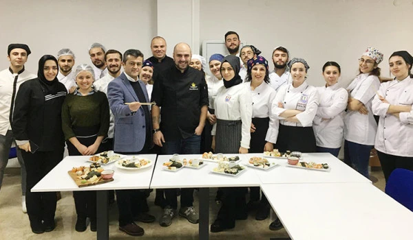 &ldquo;Teknolojiyi kullanan ama insan odaklı kalanlar &ouml;ne &ccedil;ıkacak&rdquo;