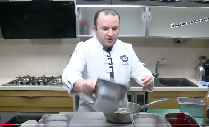 Ahmet Öz'den Panlova Tatlısı...
